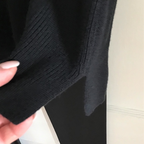 GNW Black Sweater W/Ruffles at Wrist- Size XL - Picture 3 of 7